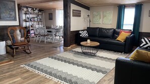 Smart TV, fireplace, video games, DVD player - Butterfly Ridge Cabin - Gorgeous Canyon View On Scenic 7  (Jasper)