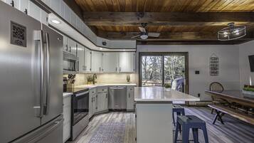 KylskÄp, mikrovÄgsugn, ugn och spishÀll