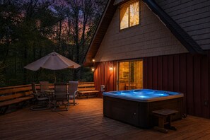 Terrace/patio - Lake Harmony  Pool Table Hot Tub Private Beach Walkable to the Lake Fire pit (Lake Harmony)