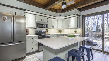 KylskÄp, mikrovÄgsugn, ugn och spishÀll