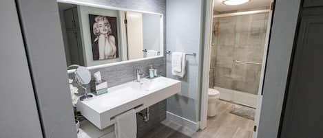 Combined shower/tub, hair dryer, towels, soap