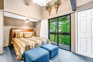 4 bedrooms, iron/ironing board, Internet, bed sheets - Slope-view home with fast WiFi, fireplace, spiral staircases & W/D (Beech Mountain)