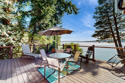 Waterfront Home w/Private Beach, Deck, Wood Fireplace, Sound View