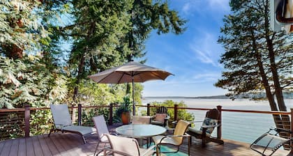 Waterfront Home w/Private Beach, Deck, Wood Fireplace, Sound View