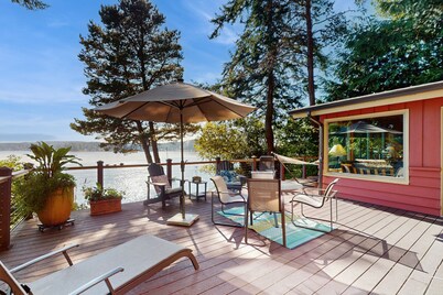 Waterfront Home w/Private Beach, Deck, Wood Fireplace, Sound View