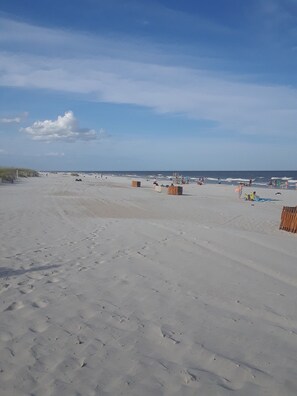 Beach nearby, sun-loungers, beach towels
