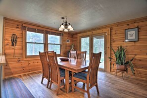 Dining - The ‘Pinecone Palace’ w/ Hiking Trail Access! (Lyons)