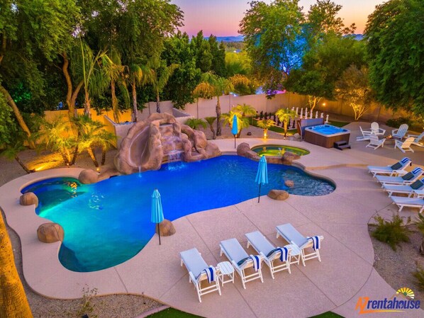A heated pool - Private Paradise Resort with Waterslide+Pickleball+Putting Green+ Playset (Scottsdale)