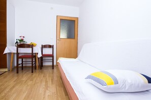 1 bedroom, WiFi, bed sheets