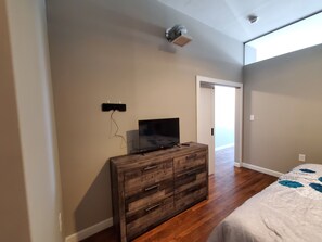 1 slaapkamer, een bureau, een strijkplank/strijkijzer, gratis wifi