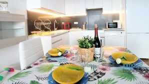 Private kitchen - Sun Beach Mediterraneo, in front of the Sea (CAMBRILS)