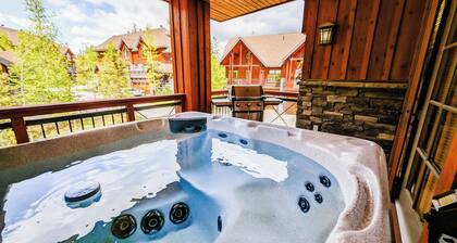 Ridgeview Chalet: 4-bedroom mountain townhouse at Kicking Horse Mountain Resort