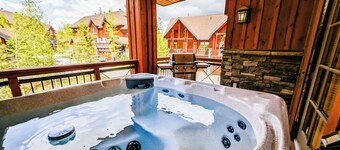 Ridgeview Chalet: 4-bedroom mountain townhouse at Kicking Horse Mountain Resort