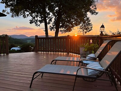 Heaven’s Kiss ~ Large Heated Pool ~ Theater ~ Game Room ~ Fire Pit ~ Private