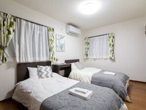 3 camere, una scrivania, Wi-Fi gratuito, lenzuola