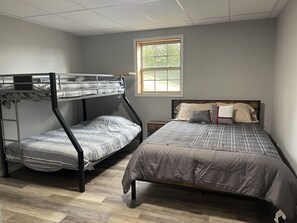 4 bedrooms, free WiFi, bed sheets