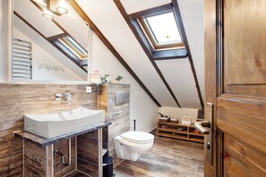 Een douche, een haardroger, handdoeken