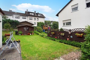 Property grounds - Apartment "Haus Elena Wohnung 7A" with Mountain View, A/C, Wi-Fi, Garden & Terrace (Bestwig)