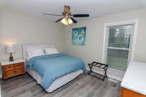 3 makuuhuonetta, silitysrauta/-lauta, ilmainen Wi-Fi, vuodevaatteet