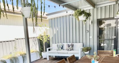 Studio On Lewis Luxury Tiny House 4 mins to town