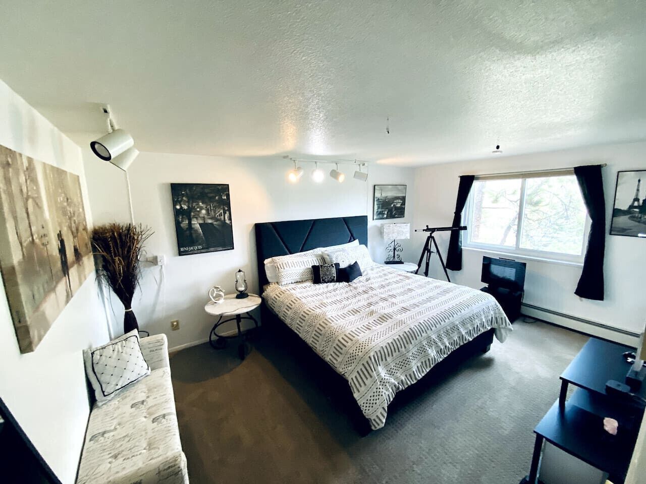 2 habitaciones, escritorio, tabla de planchar con plancha y wifi gratis 