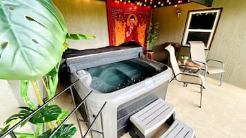 Tina de hidromasaje al aire libre