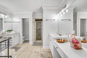 Combined shower/bathtub, towels, soap - Unwind Your Mind...5 BR,4.5 baths...Book now for Summer (Panama City Beach)