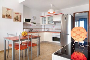 Frigorífic, microones, forn i placa de cuina