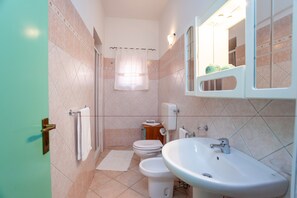 Shower, towels