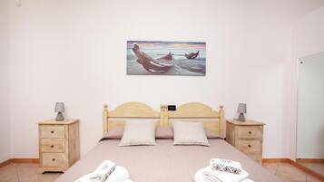 3 slaapkamers, een strijkplank/strijkijzer, gratis wifi, beddengoed