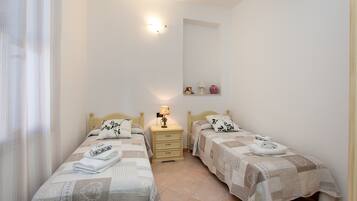 3 habitaciones, tabla de planchar con plancha y wifi gratis