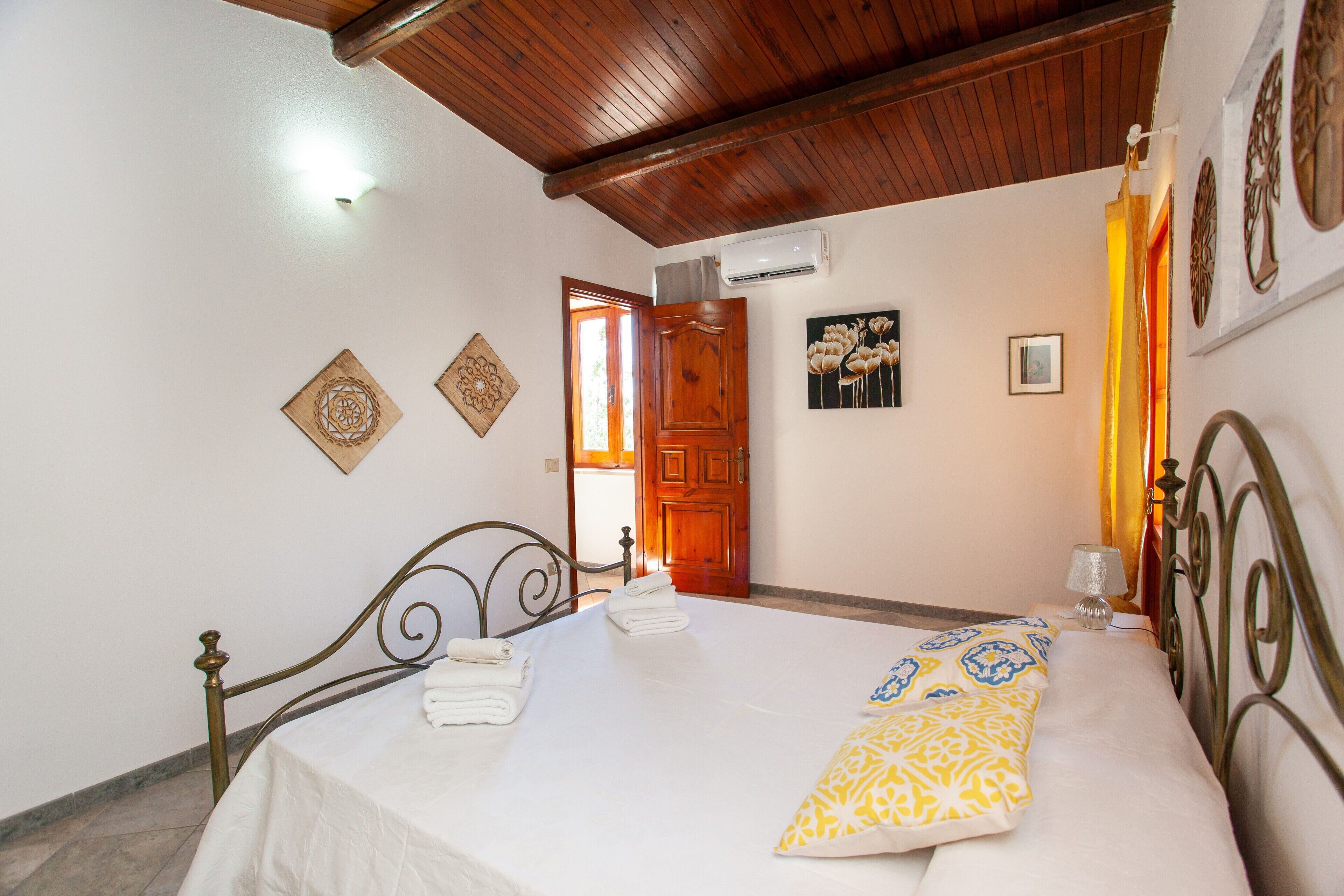 2 bedrooms, bed sheets