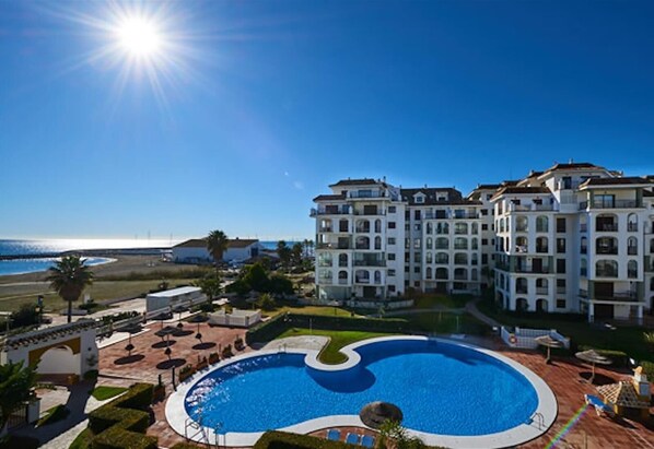 Pool - Apartment "Marina La Duquesa Beach Resort" with Sea View, Pool, Terrace & Garden (Puerto Duquesa)