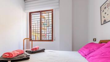 2 slaapkamers, een strijkplank/strijkijzer, gratis wifi, beddengoed