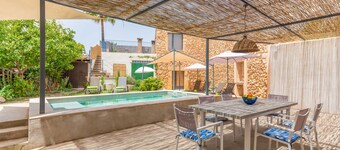 SA TEULERA DE PINA - Modernes Stadthaus mit schönem Pool im Mallorcas Landesinnere. Wifi