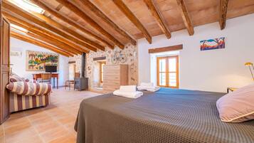 3 bedrooms, iron/ironing board, free WiFi, bed sheets