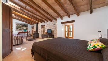 3 dormitorios, tabla de planchar con plancha, wifi gratis y ropa de cama