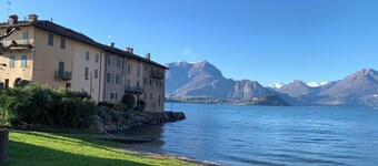 Holiday Apartment Casa Royale Appartamento Aria with Lake, and Mountain View, Wi-Fi, A/C