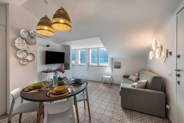 Télévision, cheminée