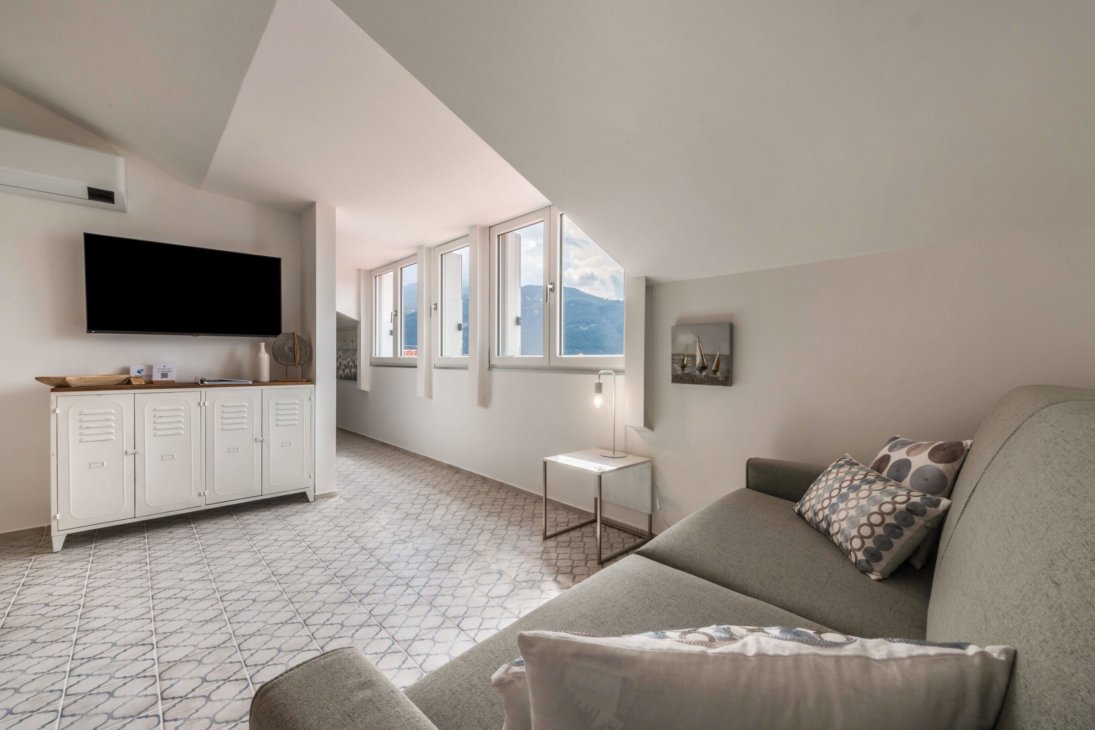 Télévision, cheminée