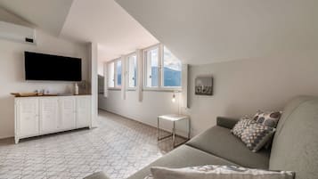 Télévision, cheminée