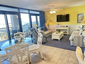 Smart TV - Ocean View Condo - Beach Front Pool and Hot tub! (Cherry Grove)