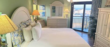 2 makuuhuonetta, työpöytä, silitysrauta/-lauta, ilmainen Wi-Fi