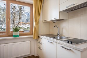 Fridge, stovetop, coffee/tea maker, electric kettle