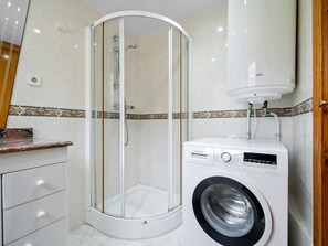 Hårtork och handdukar