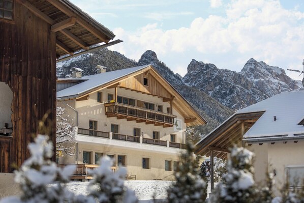 Exterior - Runcac - Holiday Apartment Gomina with Mountain View, Wi-Fi & Balcony (San Vigilio)