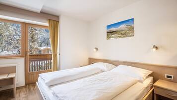 1 bedroom, free WiFi, bed sheets