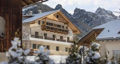 Runcac - Ferienwohnung Salt mit Bergblick, WLAN & Balkon