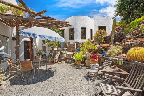 Holiday Home Casa Caldereta with Mountain View, Pool, Wi-Fi & Terrace