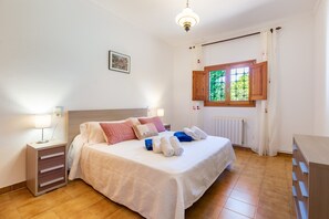 4 camere, ferro/asse da stiro, Wi-Fi gratuito, lenzuola